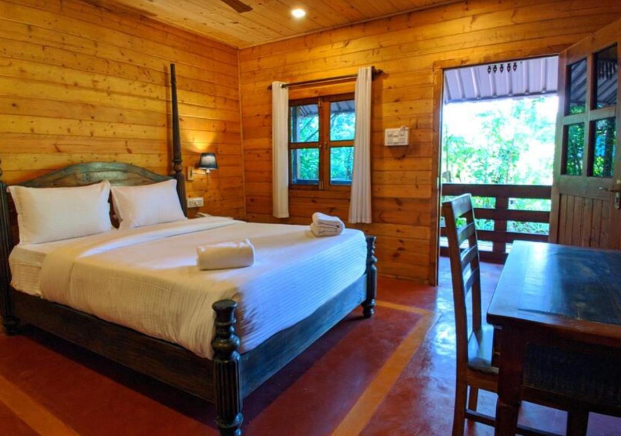 Lotus Feet Beach Resort Morjim Exterior photo