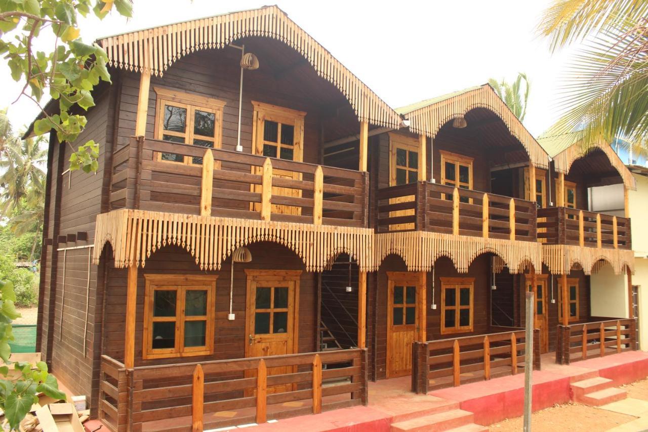 Lotus Feet Beach Resort Morjim Exterior photo