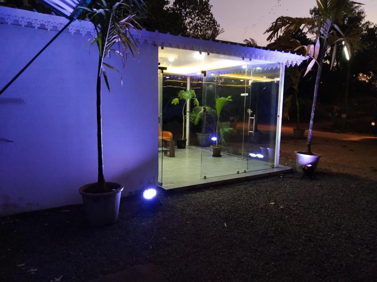 Lotus Feet Beach Resort Morjim Exterior photo